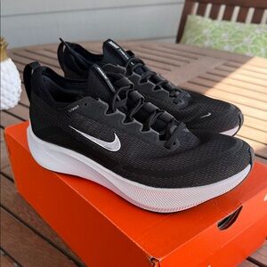 NEW Nike Women’s Zoom Fly 4 running shoes